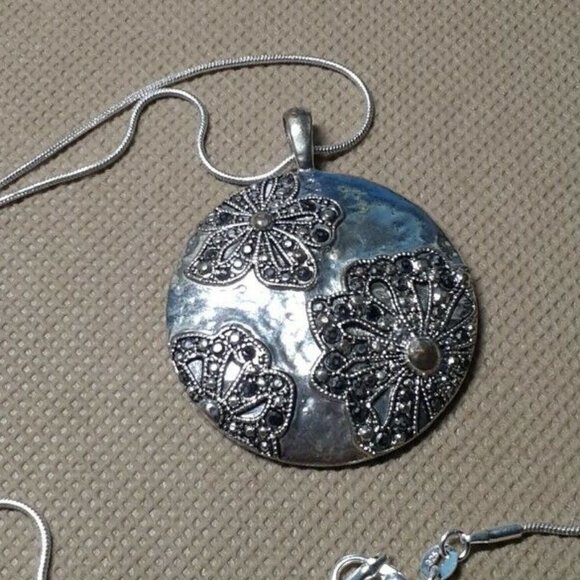 Round Floral Medallion Pendant 925 Chain